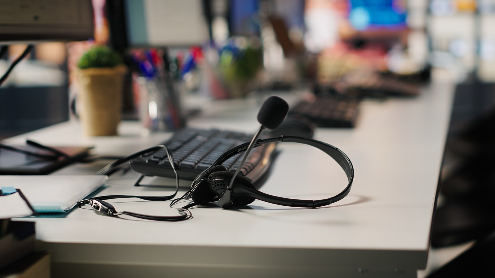 A headset with microphone on an interviewer’s desk